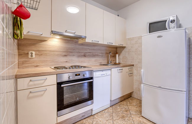 Apartamento de 4 quartos em Omišalj com piscina privada e jardim - Foto 5
