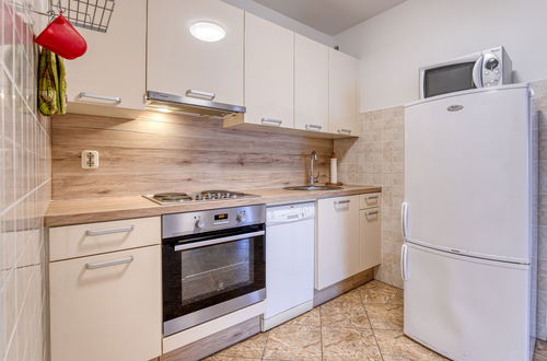 Foto 5 - Apartment mit 2 Schlafzimmern in Omišalj mit privater pool und garten
