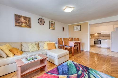 Foto 4 - Apartment mit 2 Schlafzimmern in Omišalj mit privater pool und garten