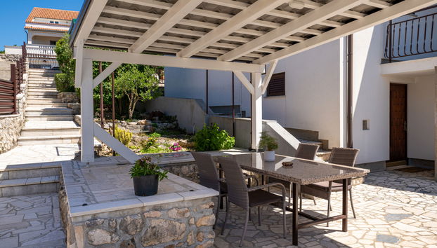 Apartment mit 4 Schlafzimmern in Omišalj mit privater pool und garten - Foto 3