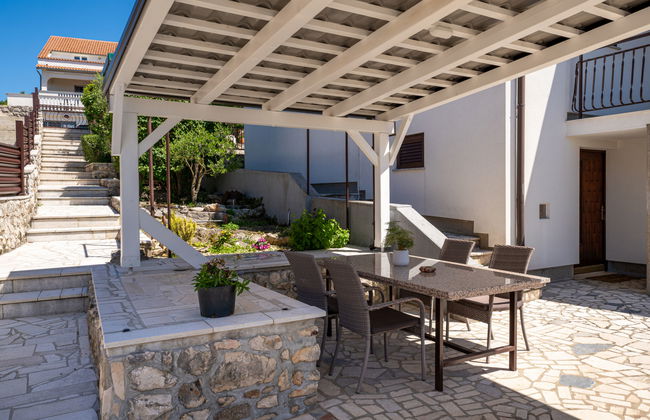 Apartamento de 4 quartos em Omišalj com piscina privada e jardim - Foto 3