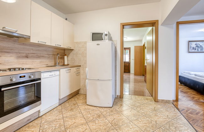 Apartamento de 4 quartos em Omišalj com piscina privada e jardim - Foto 18