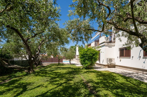 Foto 28 - Appartamento con 2 camere da letto a Omišalj con piscina privata e giardino