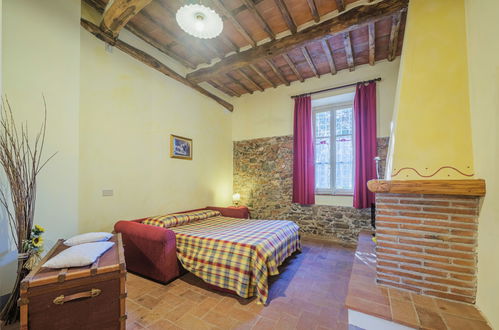 Photo 10 - 2 bedroom Apartment in Lucca with swimming pool and garden