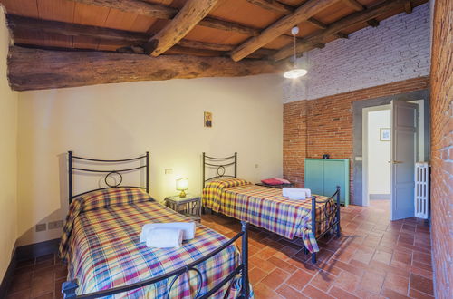 Photo 24 - 2 bedroom Apartment in Lucca with swimming pool and garden