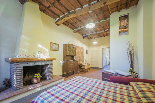 Photo 5 - 2 bedroom Apartment in Lucca with swimming pool and garden