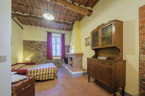 Photo 11 - 2 bedroom Apartment in Lucca with swimming pool and garden