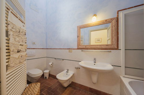 Photo 16 - 2 bedroom Apartment in Lucca with swimming pool and garden