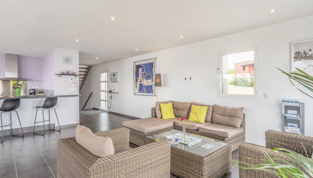 4 bedroom House in Plonévez-Porzay with garden and terrace - Photo 5