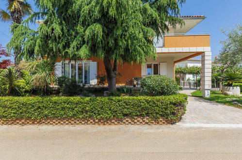 Photo 10 - Appartement de 2 chambres à Umag avec terrasse et vues à la mer