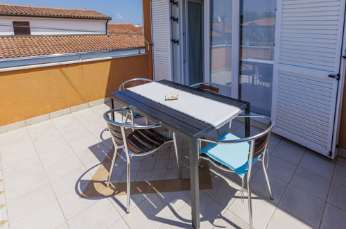 Foto 2 - Apartamento de 2 habitaciones en Umag con terraza