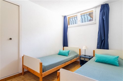 Foto 10 - Apartment mit 2 Schlafzimmern in Le Lavandou mit terrasse und blick aufs meer
