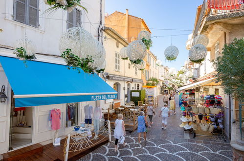 Foto 40 - Haus mit 4 Schlafzimmern in Sainte-Maxime mit privater pool und garten