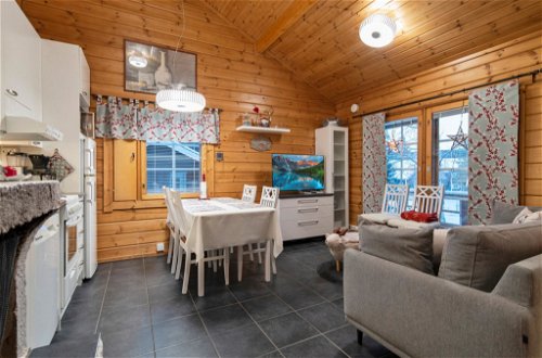 Foto 3 - Casa de 2 habitaciones en Kolari con sauna y vistas a la montaña