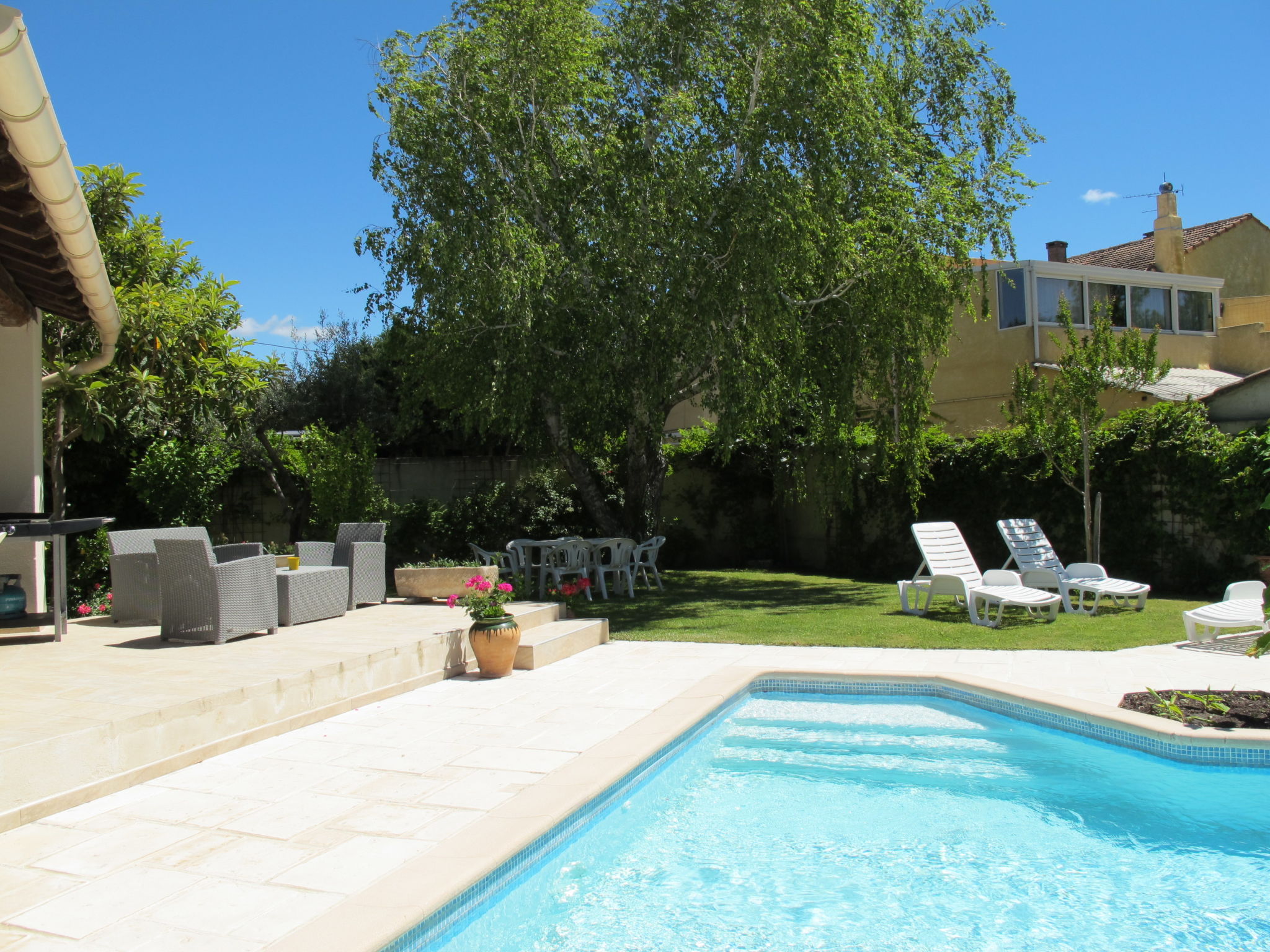 Foto 40 - Haus mit 5 Schlafzimmern in L'Isle-sur-la-Sorgue mit privater pool und garten