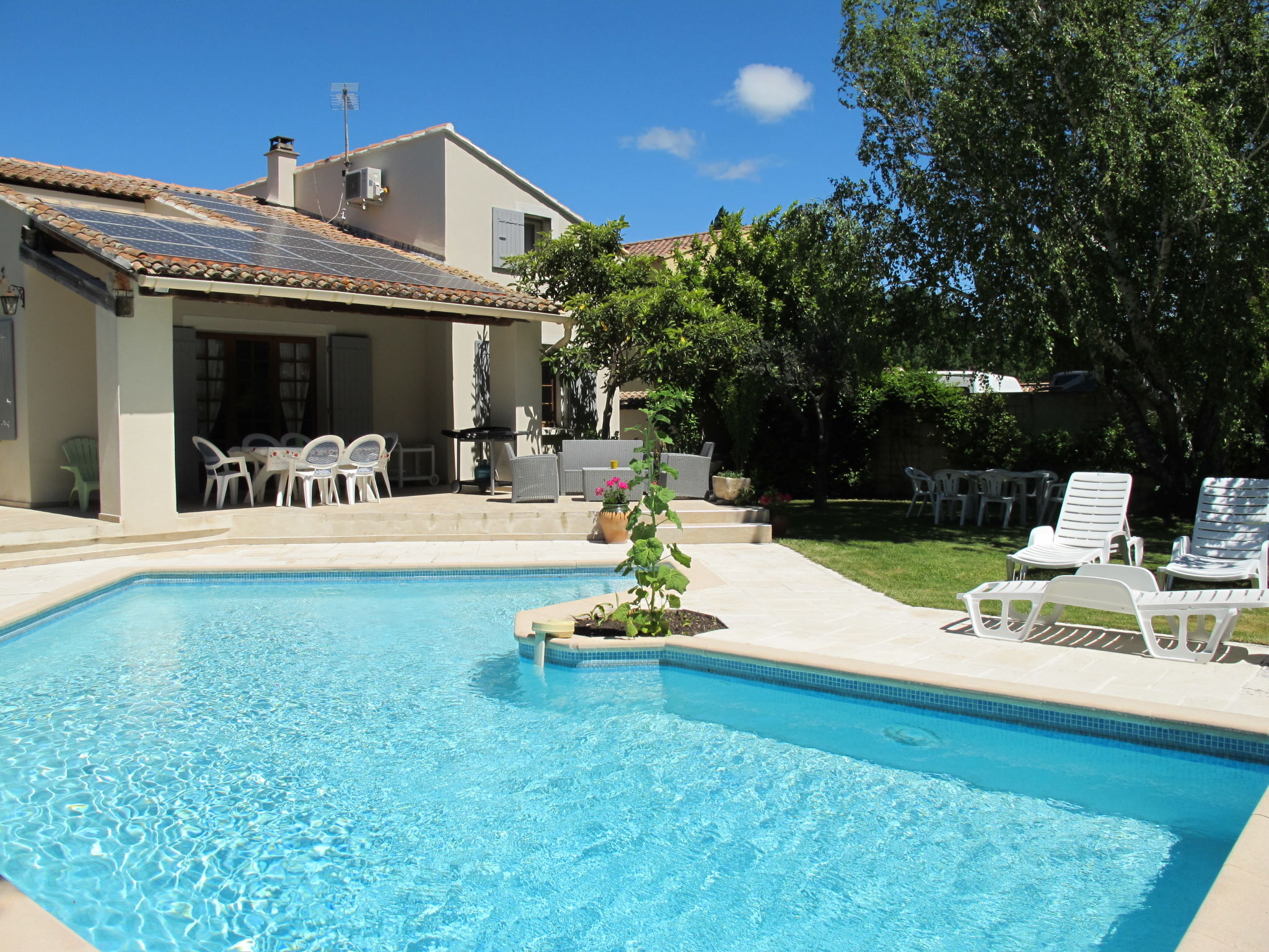 Foto 9 - Casa de 5 habitaciones en L'Isle-sur-la-Sorgue con piscina privada y jardín