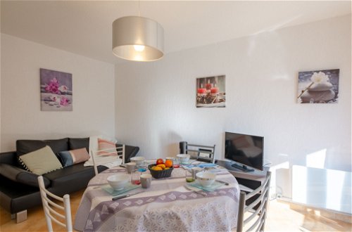 Foto 11 - Appartamento con 1 camera da letto a Fréjus con giardino e vista mare