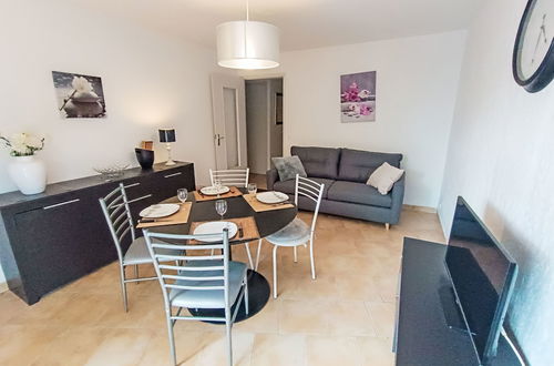 Photo 20 - 1 bedroom Apartment in Fréjus with garden and terrace