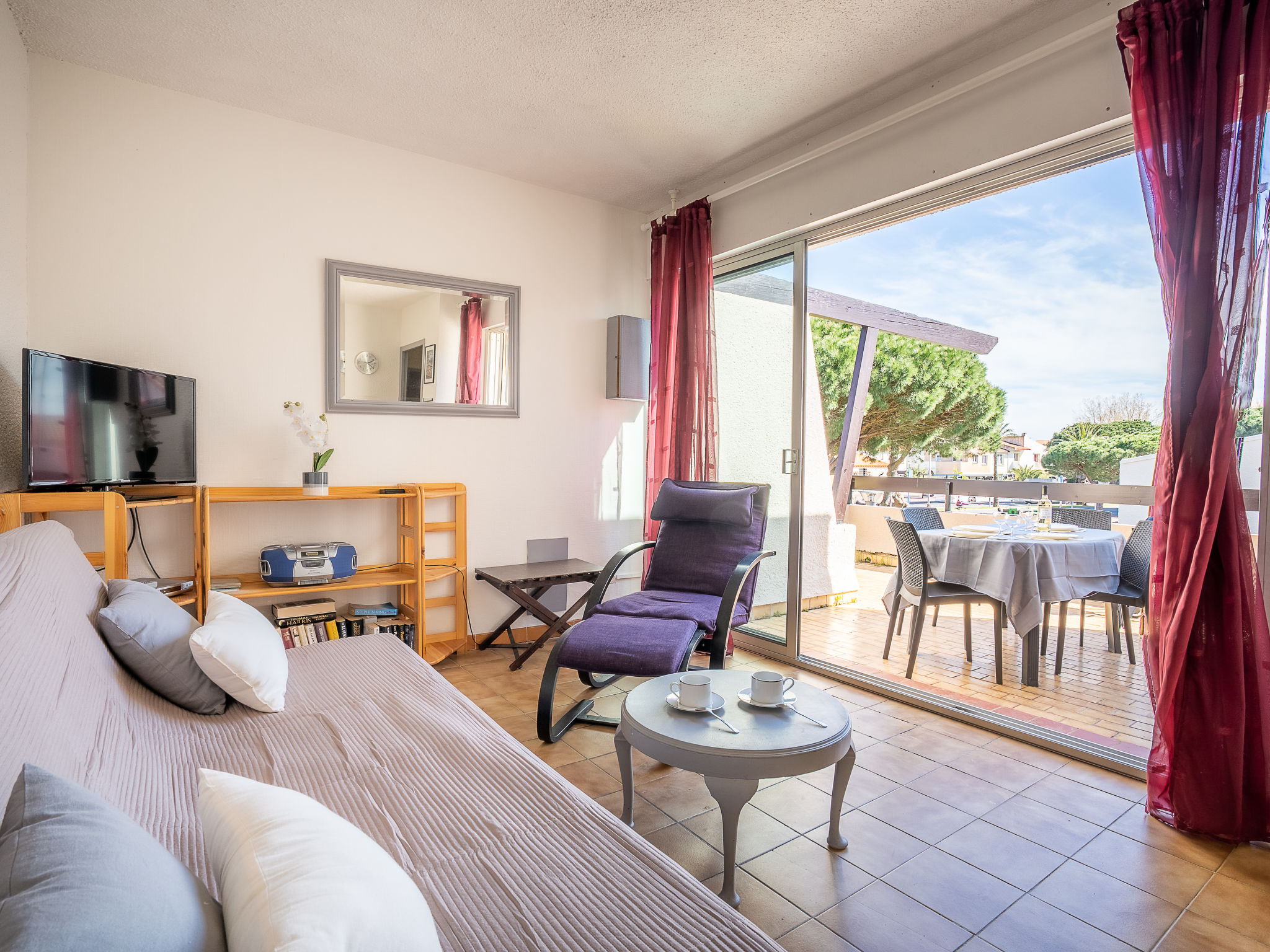 Foto 1 - Appartamento con 2 camere da letto a Saint-Cyprien con terrazza e vista mare