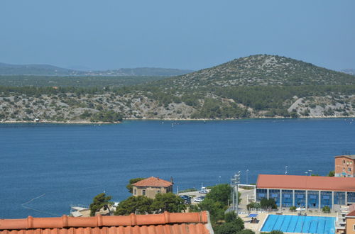 Foto 14 - Casa de 2 habitaciones en Sibenik con jardín y terraza