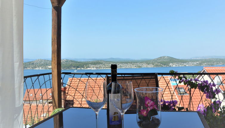 Photo 1 - Maison de 2 chambres à Sibenik avec jardin et terrasse