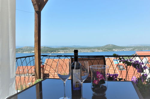 Photo 1 - Maison de 2 chambres à Sibenik avec jardin et terrasse