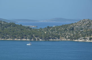 Foto 3 - Haus mit 2 Schlafzimmern in Sibenik mit garten und terrasse