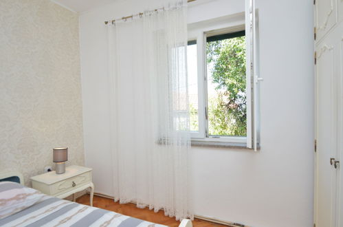 Foto 19 - Casa con 2 camere da letto a Sebenico con giardino e terrazza