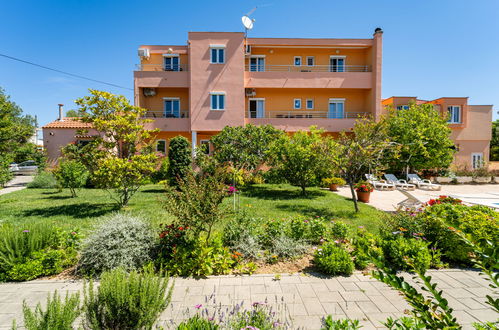 Photo 15 - Appartement en Privlaka avec piscine et jardin