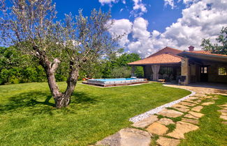 Photo 1 - Appartement de 3 chambres à Koper avec piscine privée et jardin