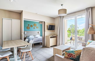 Photo 3 - 2 bedroom Apartment in La Londe-les-Maures with swimming pool and terrace