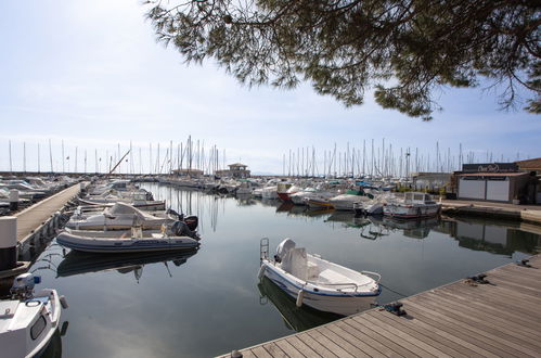 Foto 19 - Apartment mit 2 Schlafzimmern in La Londe-les-Maures mit schwimmbad und blick aufs meer