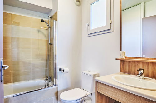 Photo 13 - 2 bedroom Apartment in La Londe-les-Maures with swimming pool and terrace