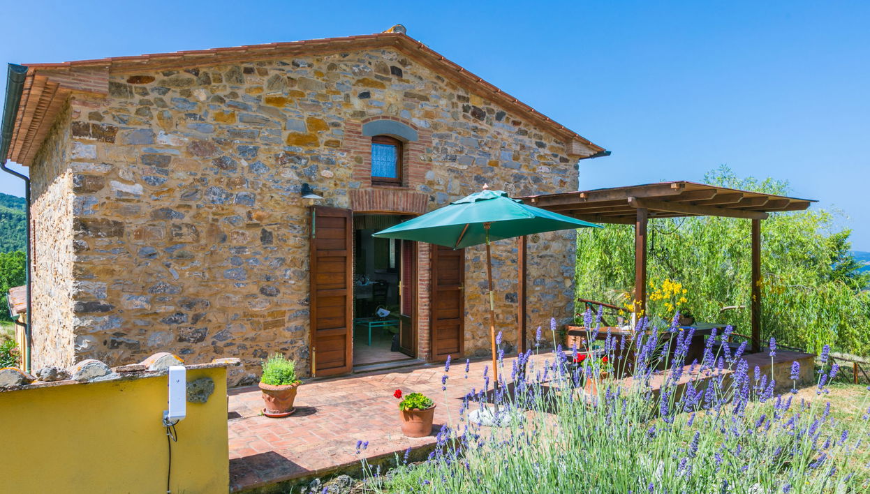 Apartment in Castelnuovo di Val di Cecina mit schwimmbad und garten - Foto 1