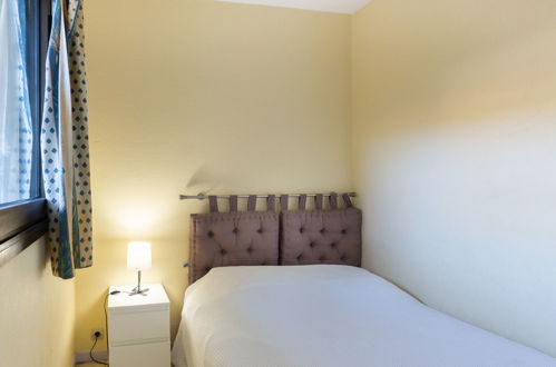 Foto 10 - Appartamento con 1 camera da letto a Le Lavandou con vista mare