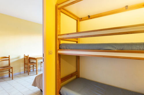 Foto 3 - Appartamento con 1 camera da letto a Le Lavandou con vista mare