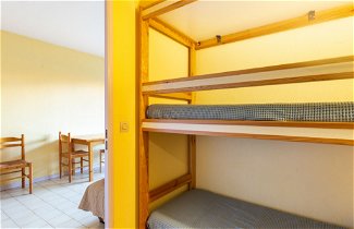 Foto 3 - Apartment mit 1 Schlafzimmer in Le Lavandou mit blick aufs meer