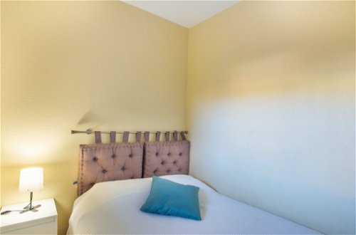 Foto 4 - Appartamento con 1 camera da letto a Le Lavandou con vista mare
