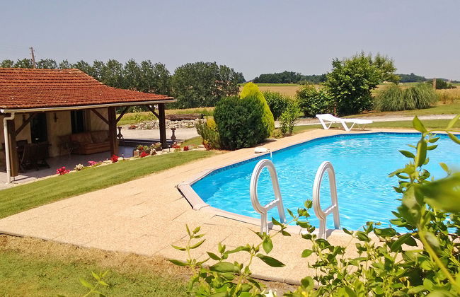 5 bedroom House in Condéon with private pool and garden - Photo 2