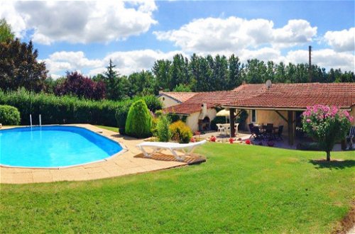 Photo 1 - Maison de 4 chambres à Condéon avec piscine privée et jardin