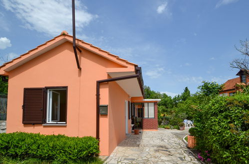 Photo 13 - Maison de 1 chambre à Opatija avec jardin et vues à la mer