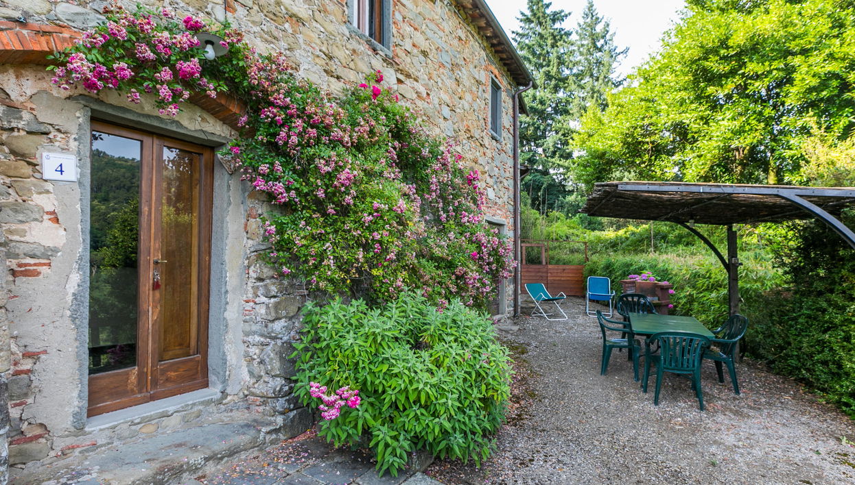 Apartamento de 2 quartos em Pescia com piscina e jardim - Foto 1