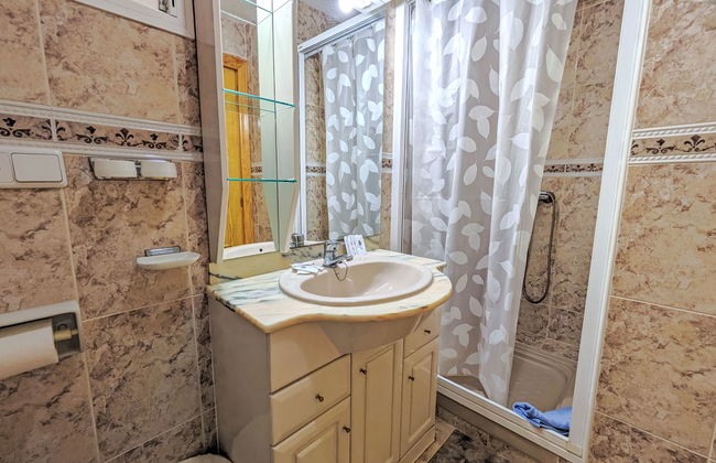 3 bedroom Apartment in Benidorm with swimming pool and terrace - Photo 23