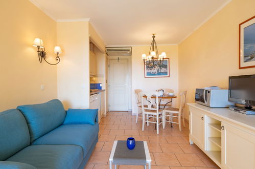 Photo 3 - 1 bedroom Apartment in Roquebrune-sur-Argens with swimming pool and garden