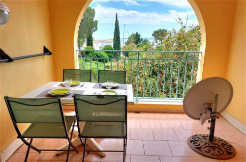 Photo 9 - Appartement de 1 chambre à Roquebrune-sur-Argens avec piscine et vues à la mer