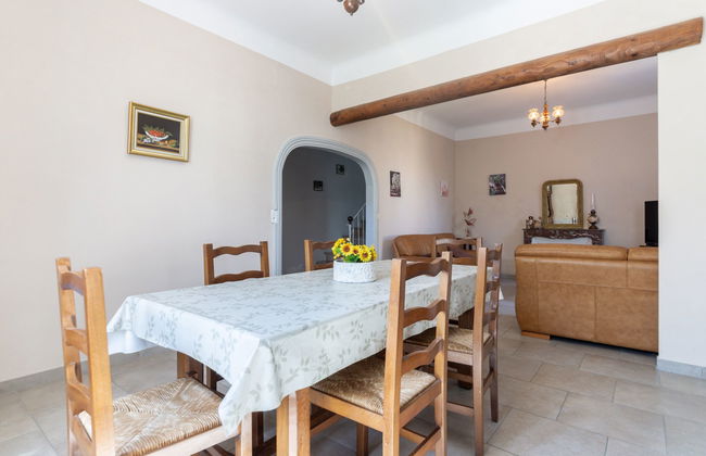 Casa de 3 quartos em Noves com piscina privada e jardim - Foto 8