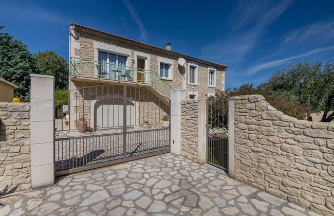 Casa de 3 quartos em Noves com piscina privada e jardim - Foto 1
