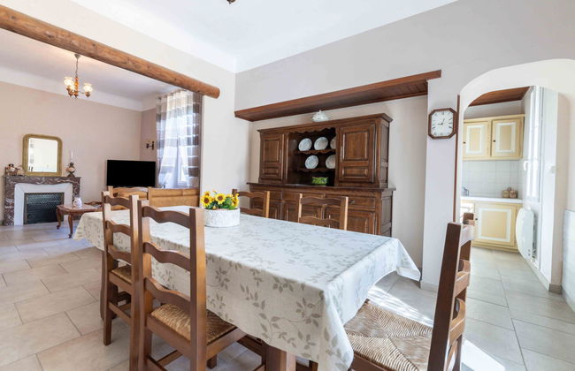 Casa de 3 quartos em Noves com piscina privada e jardim - Foto 9