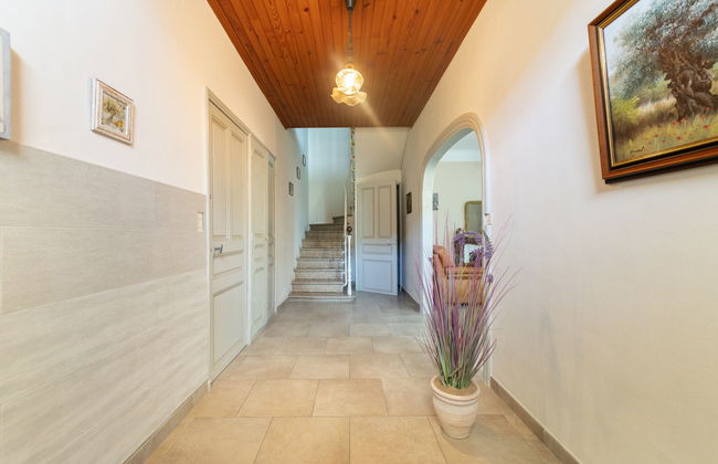 Casa de 3 quartos em Noves com piscina privada e jardim - Foto 17