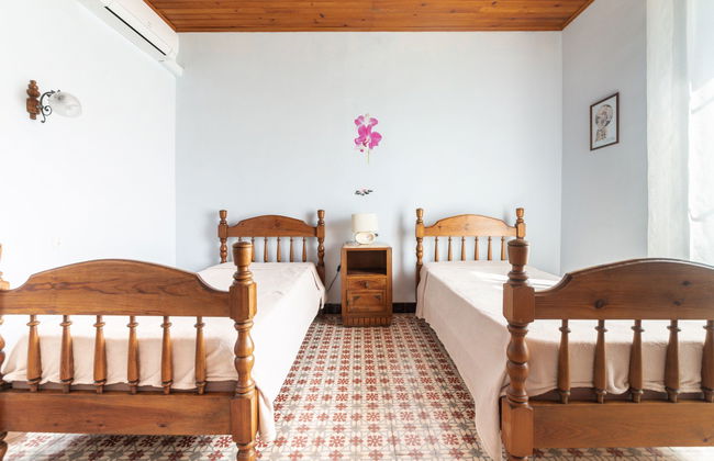Casa de 3 quartos em Noves com piscina privada e jardim - Foto 13